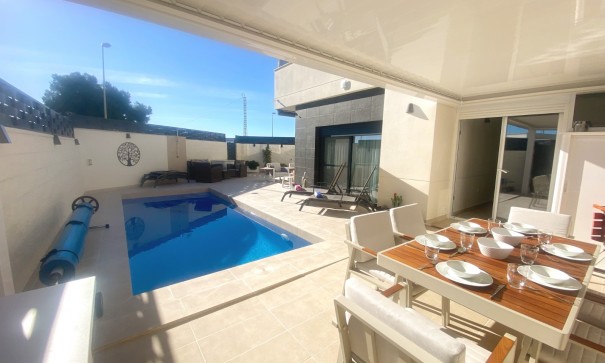 Videresalg - Fritliggende villa -
Ciudad Quesada - Rojales - Pueblo Bravo