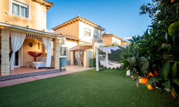 Herverkoop - Vrijstaande Villa -
Orihuela - Benferri