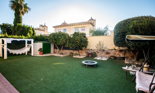 Herverkoop - Vrijstaande Villa -
Orihuela - Benferri