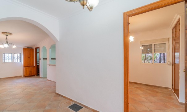 Herverkoop - Vrijstaande Villa -
Torrevieja - Los altos