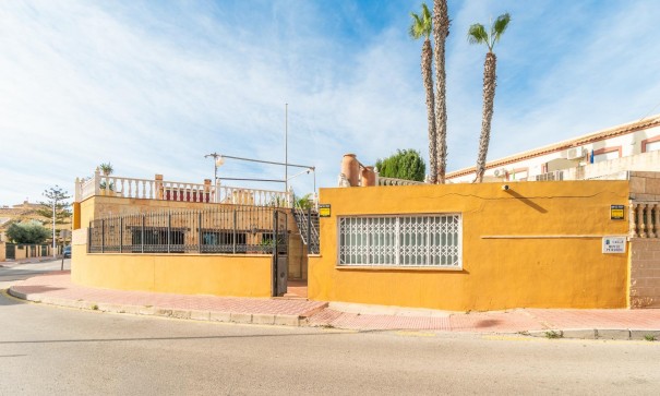 Herverkoop - Vrijstaande Villa -
Torrevieja - Los altos