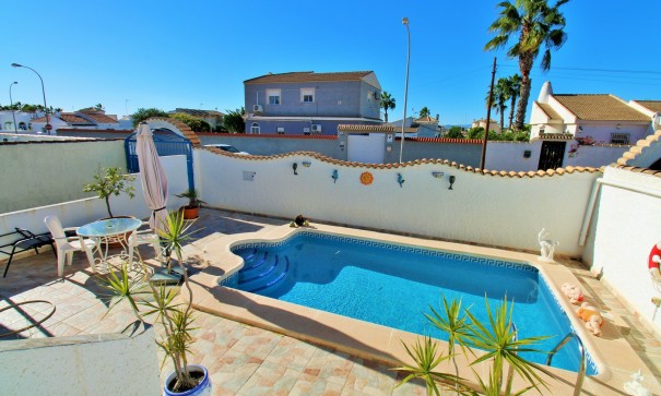 Återförsäljning - Fristående villa -
Torrevieja - El chaparral