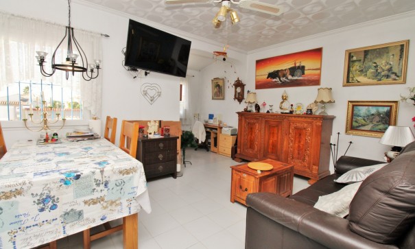 Återförsäljning - Fristående villa -
Torrevieja - El chaparral