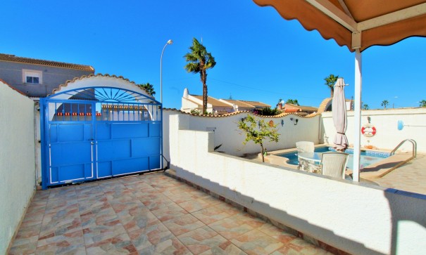 Återförsäljning - Fristående villa -
Torrevieja - El chaparral