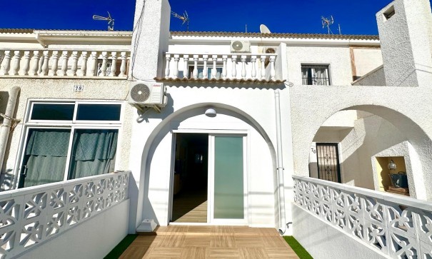 Videresalg - Byhus -
Torrevieja - Estacion de autobuses