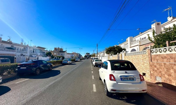Videresalg - Byhus -
Torrevieja - Estacion de autobuses