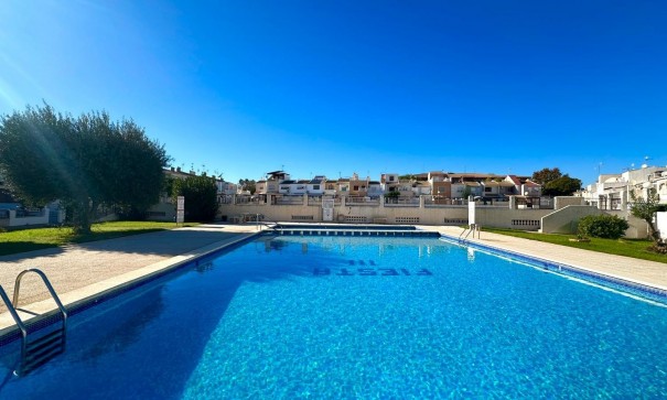 Videresalg - Byhus -
Torrevieja - Estacion de autobuses