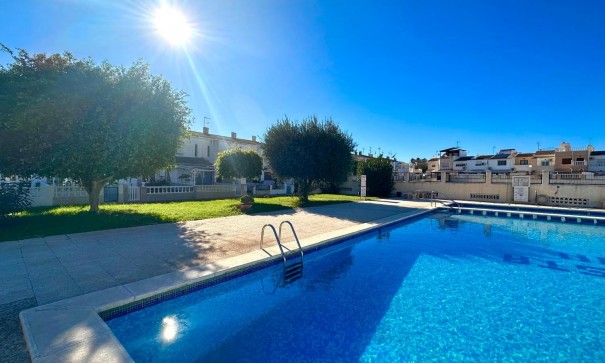 Videresalg - Byhus -
Torrevieja - Estacion de autobuses