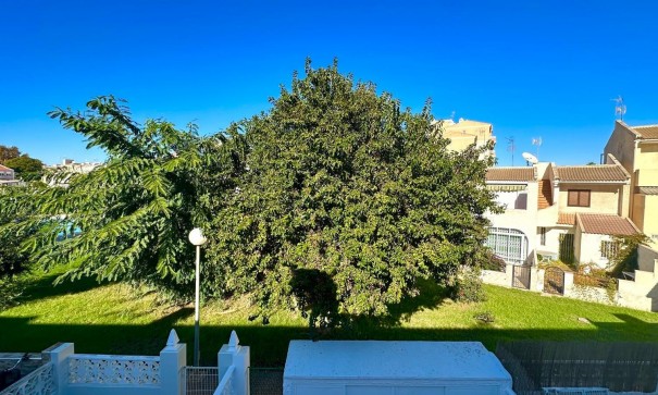 Videresalg - Byhus -
Torrevieja - Estacion de autobuses