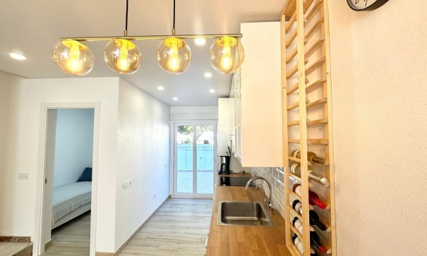 Videresalg - Byhus -
Torrevieja - Estacion de autobuses