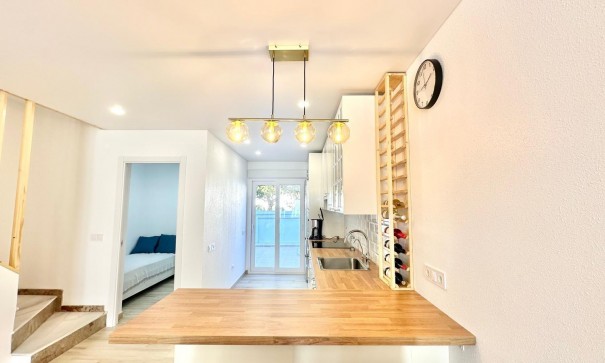 Videresalg - Byhus -
Torrevieja - Estacion de autobuses