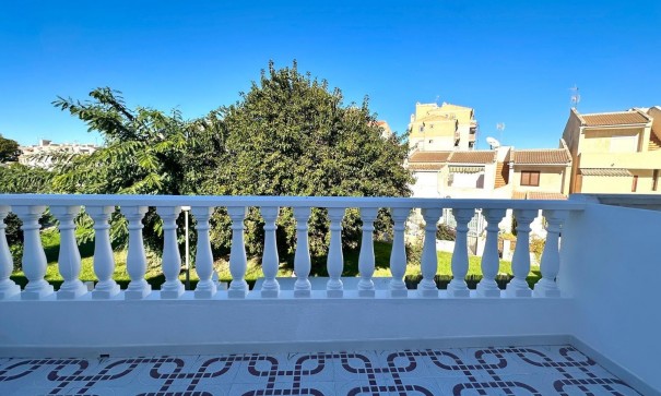 Videresalg - Byhus -
Torrevieja - Estacion de autobuses