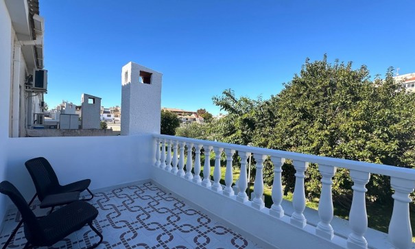 Videresalg - Byhus -
Torrevieja - Estacion de autobuses