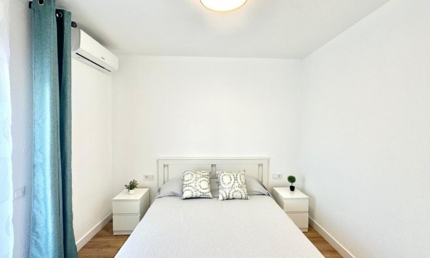 Videresalg - Byhus -
Torrevieja - Estacion de autobuses