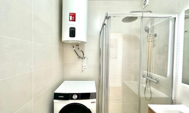 Videresalg - Byhus -
Torrevieja - Estacion de autobuses