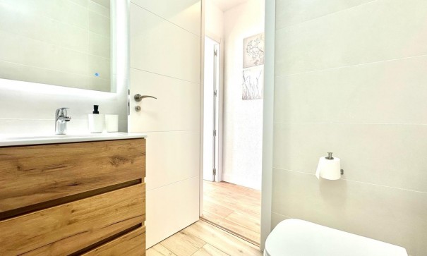 Videresalg - Byhus -
Torrevieja - Estacion de autobuses