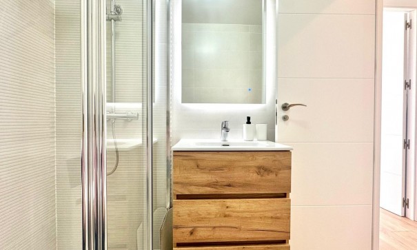 Videresalg - Byhus -
Torrevieja - Estacion de autobuses