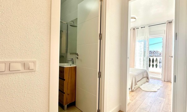 Videresalg - Byhus -
Torrevieja - Estacion de autobuses