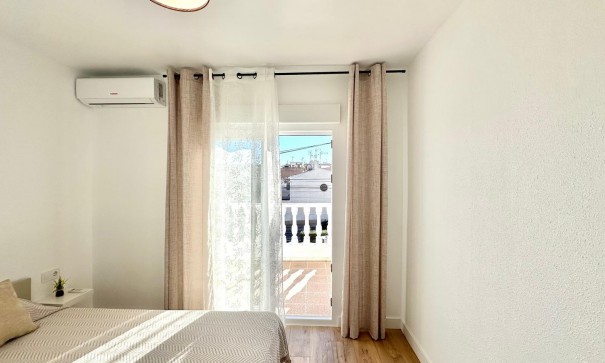 Videresalg - Byhus -
Torrevieja - Estacion de autobuses