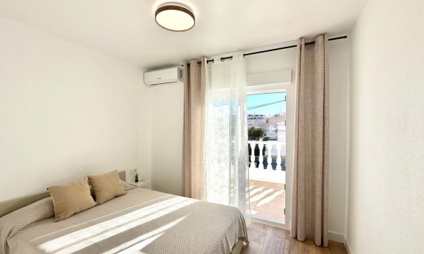 Videresalg - Byhus -
Torrevieja - Estacion de autobuses