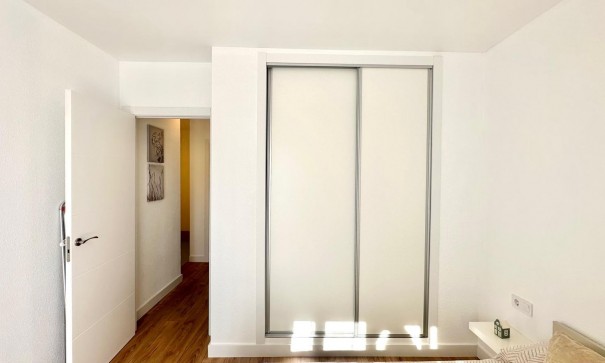 Videresalg - Byhus -
Torrevieja - Estacion de autobuses