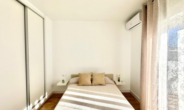 Videresalg - Byhus -
Torrevieja - Estacion de autobuses