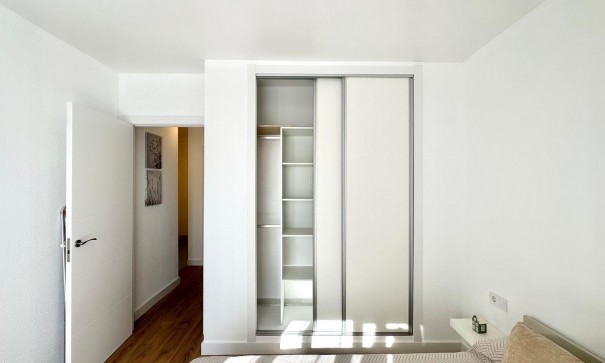 Videresalg - Byhus -
Torrevieja - Estacion de autobuses