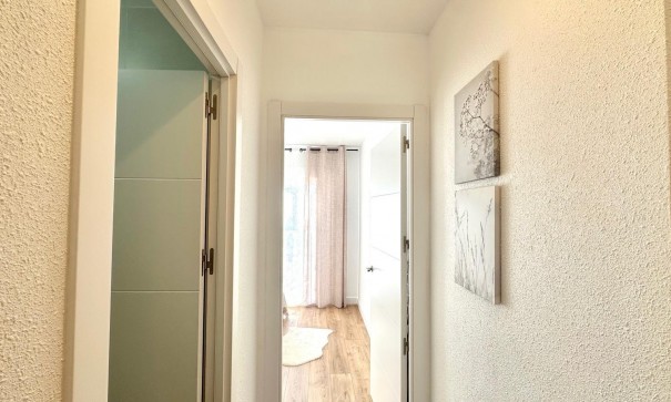 Videresalg - Byhus -
Torrevieja - Estacion de autobuses