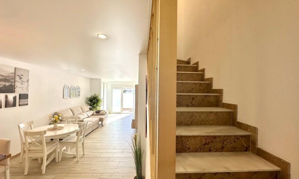 Videresalg - Byhus -
Torrevieja - Estacion de autobuses