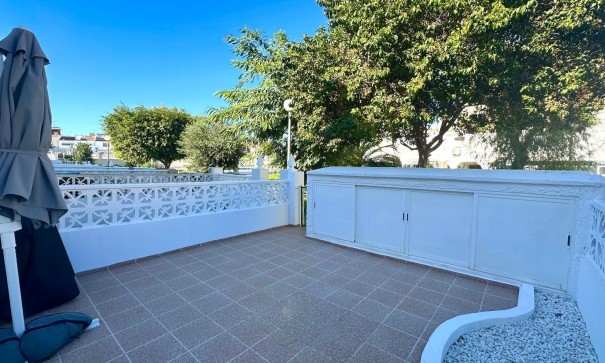 Videresalg - Byhus -
Torrevieja - Estacion de autobuses