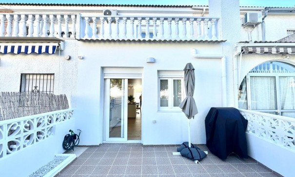 Videresalg - Byhus -
Torrevieja - Estacion de autobuses