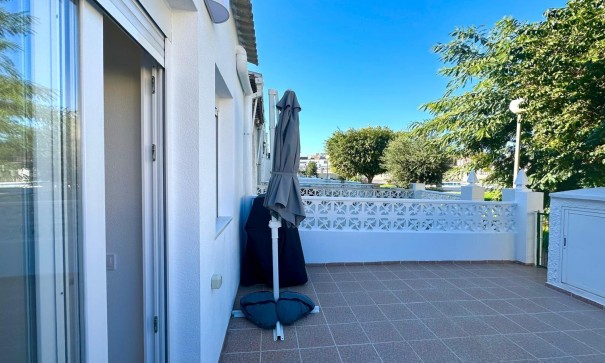 Videresalg - Byhus -
Torrevieja - Estacion de autobuses