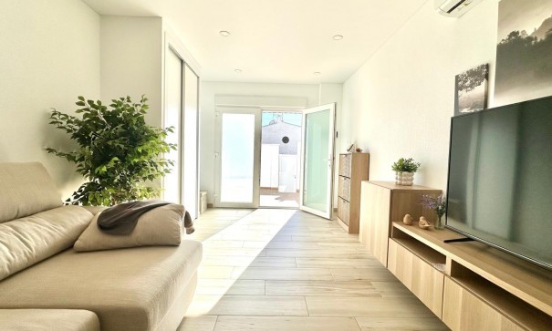 Videresalg - Byhus -
Torrevieja - Estacion de autobuses