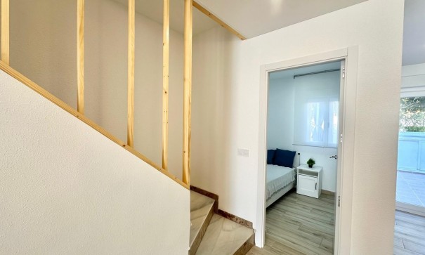 Videresalg - Byhus -
Torrevieja - Estacion de autobuses