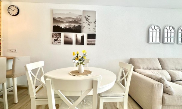 Videresalg - Byhus -
Torrevieja - Estacion de autobuses