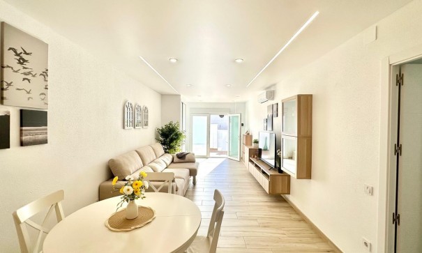 Videresalg - Byhus -
Torrevieja - Estacion de autobuses