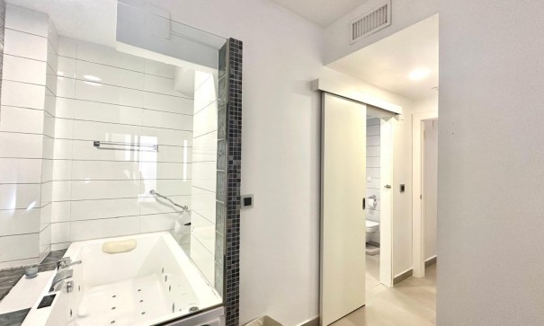 Revente - Appartement -
Torrevieja - torrevieja