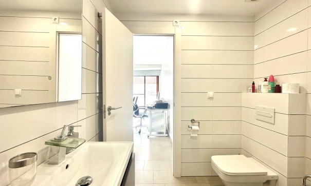Revente - Appartement -
Torrevieja - torrevieja