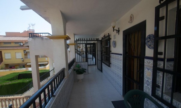 Revente - Appartement -
Torrevieja - La veleta