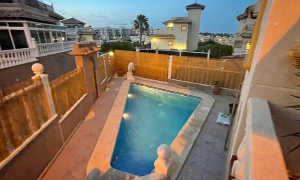 Sprzedaż - Dom miejski -
Orihuela Costa - Villamartín