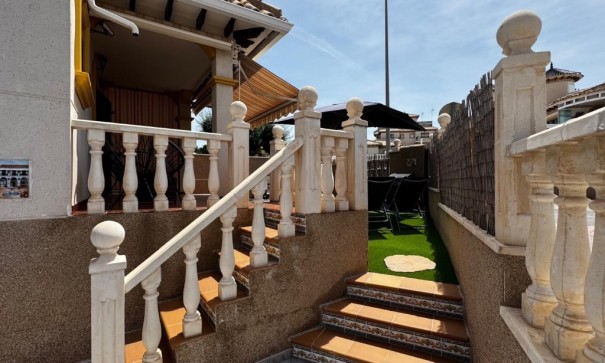 Sprzedaż - Dom miejski -
Orihuela Costa - Villamartín