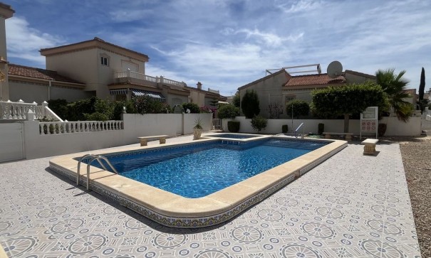 Herverkoop - Vrijstaande Villa -
Algorfa - Montemar