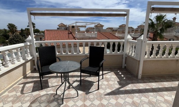 Herverkoop - Vrijstaande Villa -
Algorfa - Montemar