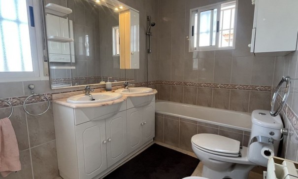 Herverkoop - Vrijstaande Villa -
Algorfa - Montemar