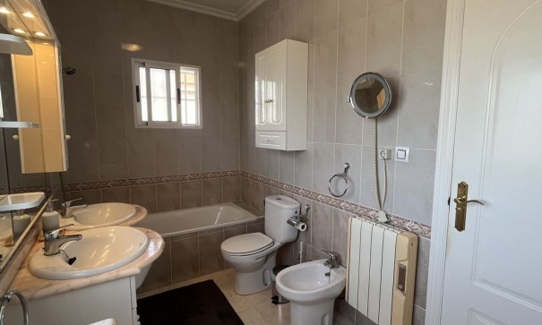 Herverkoop - Vrijstaande Villa -
Algorfa - Montemar