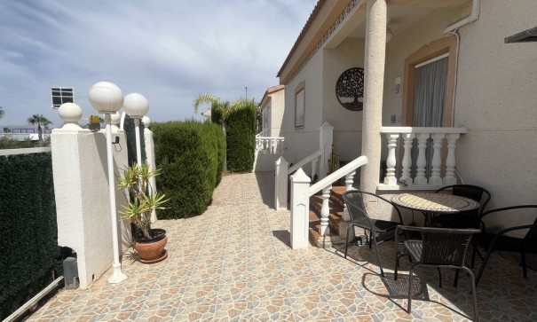 Herverkoop - Vrijstaande Villa -
Algorfa - Montemar