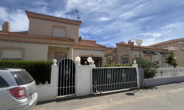 Herverkoop - Vrijstaande Villa -
Algorfa - Montemar