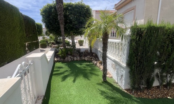 Herverkoop - Vrijstaande Villa -
Algorfa - Montemar