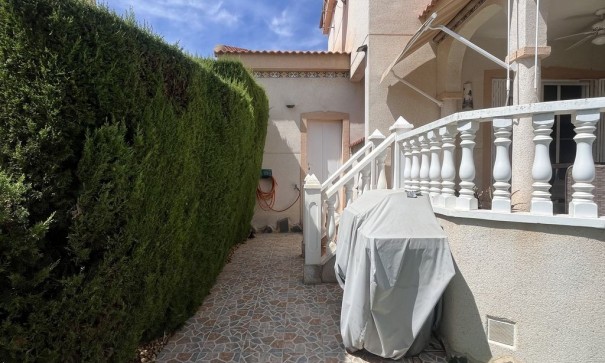 Herverkoop - Vrijstaande Villa -
Algorfa - Montemar