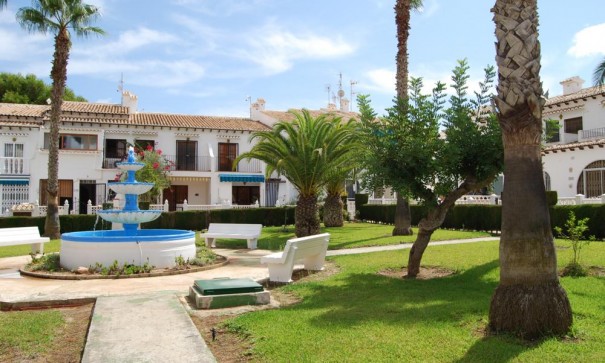 Venta - Apartamento piso -
Torrevieja - Lago jardin